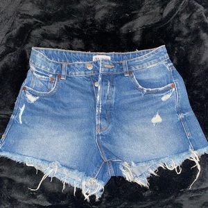 SOLD 💕💕 Zara high rise Jean shorts